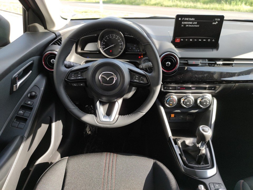 Mazda 2 2  HOMURA RFK klimaaut Lenkh Einparkhh Voll-LED  - 