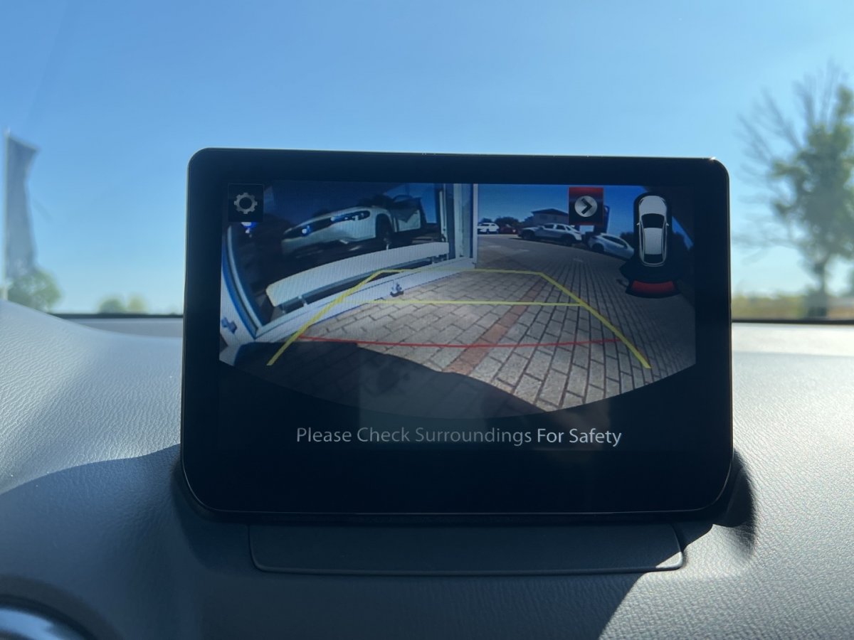 Mazda 2 2 HOMURA Voll-LED Klimaaut RFK Carplay Einparkhh - 