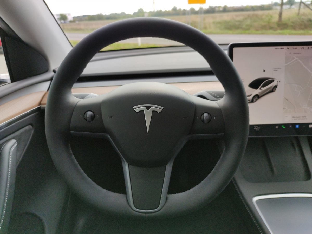 Tesla Model Y Model Y Long Range Tempomat Freisprech Klimaaut  - 